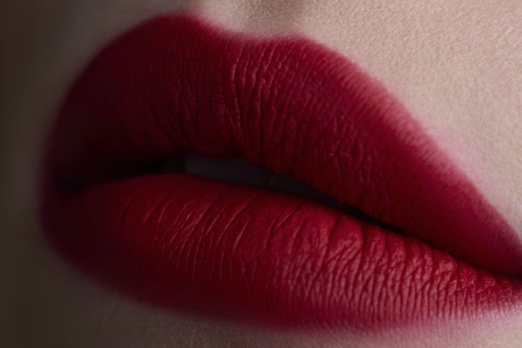 beauty-photographer-london-glossy-red-lips-benjamin-kaufmann