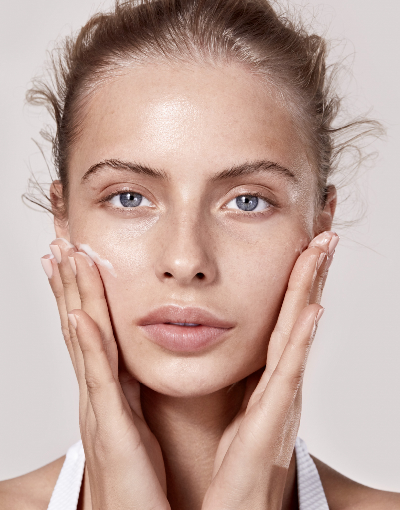 beauty-photographer-london-hands-face-portrait-benjamin-kaufmann