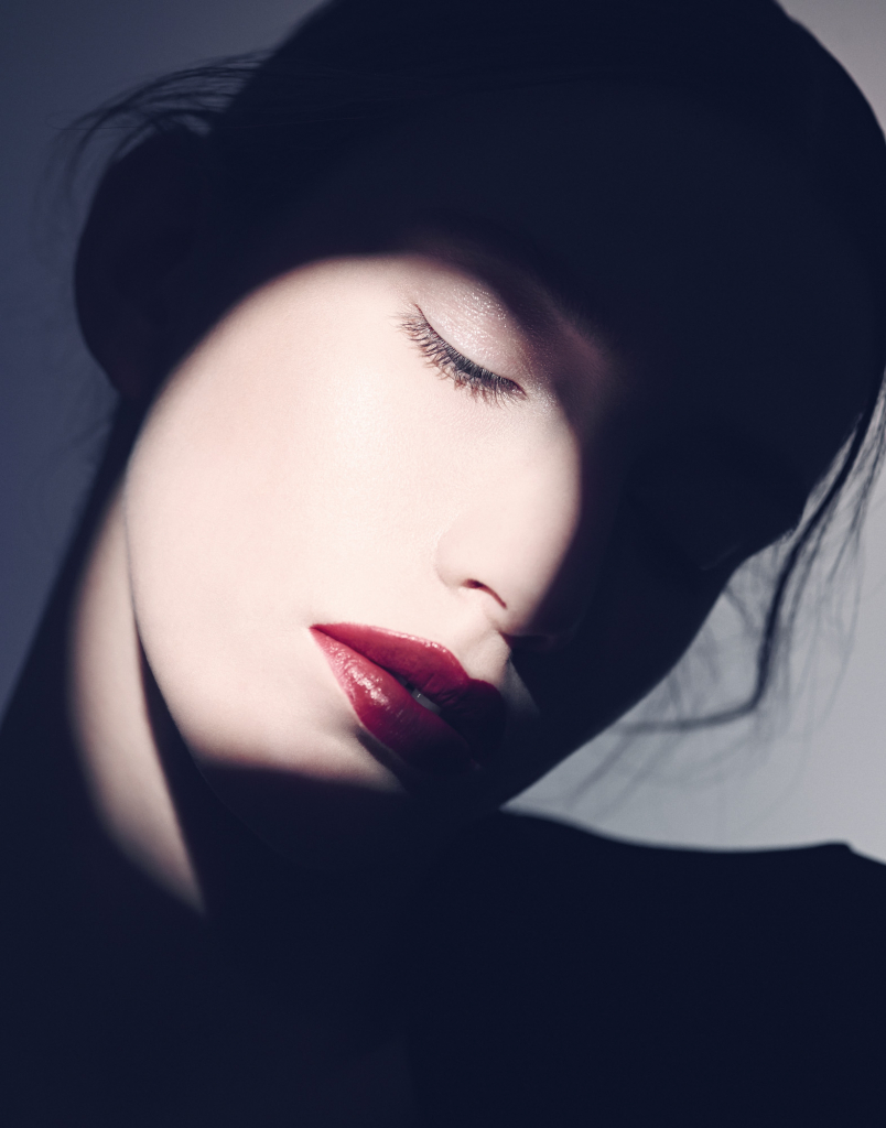 beauty-photographer-london-profile-dark-red-lip-benjamin-kaufmann