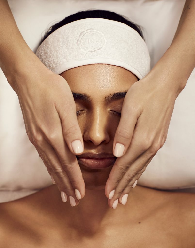 skincare-photographer-london-facial-treatment-handson-benjamin-kaufmann